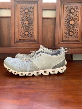 On Running Women’s Cloud Athletic Shoes — Light Gray